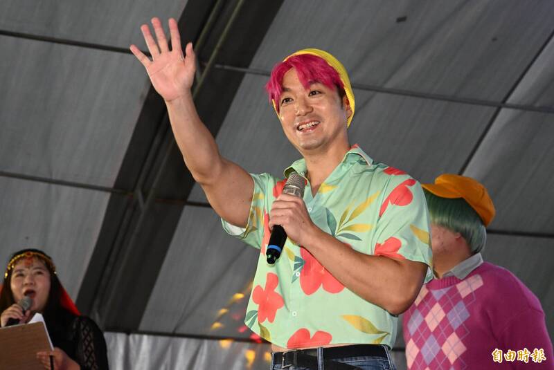 台北市長蔣萬安日前現身「天母搞什麼鬼」萬聖節嘉年華，裝扮成動畫電影「Kpop獵魔女團」中的「Saja boys」，市議員王孝維今批評北北基桃放颱風假不同步擾民。網友則調侃蔣是「殺假boy」。（資料照，記者林正坤攝）