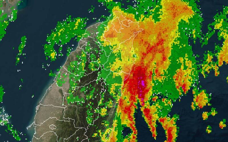 超強雷雨帶曝! 共伴效應區域北抬 北、東午後開始搖滾防劇烈降雨