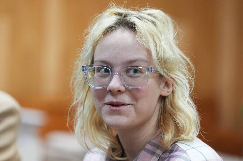 翻唱反克宮歌曲 俄羅斯正妹歌手被判追加監禁