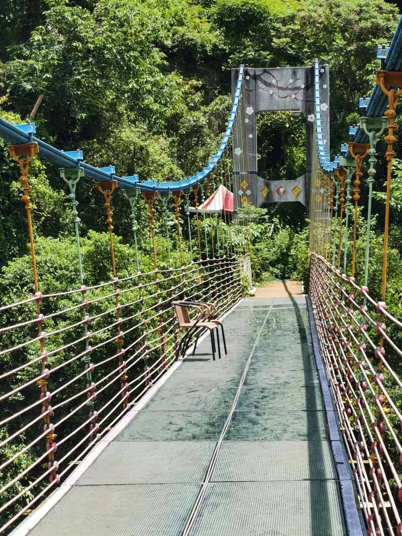 南投山林「千萬垃圾」!觀光吊橋退燒荒廢挨批