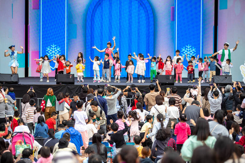 樂天女孩15日跳進新北耶誕城 「童樂馬戲嘉年華」嗨翻市民廣場