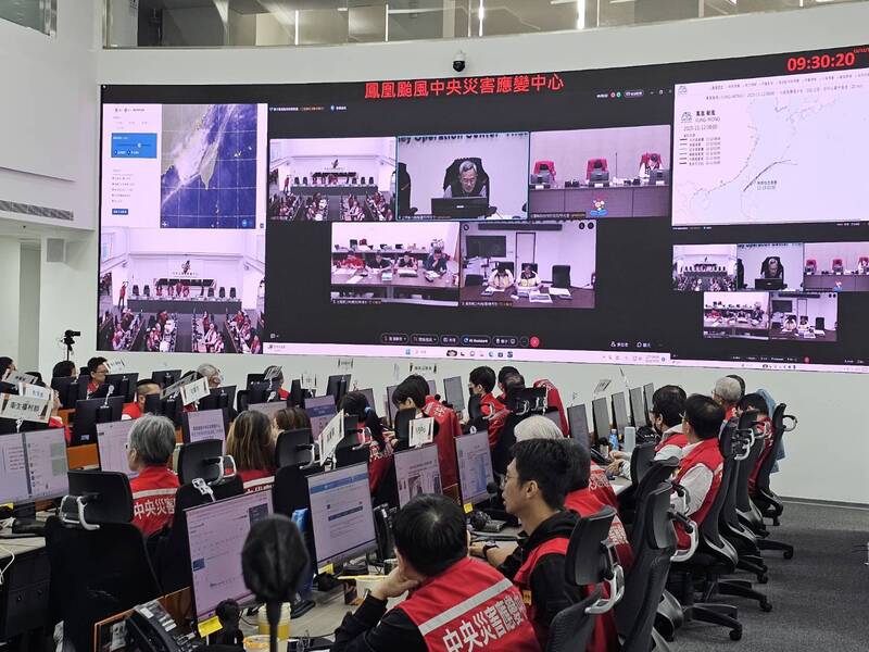 鳳凰颱風來襲 全台51傷、疏散撤離8326人