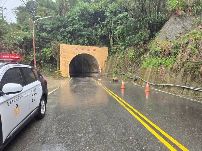 鳳凰風雨恐降山區 白河警籲暫勿上山