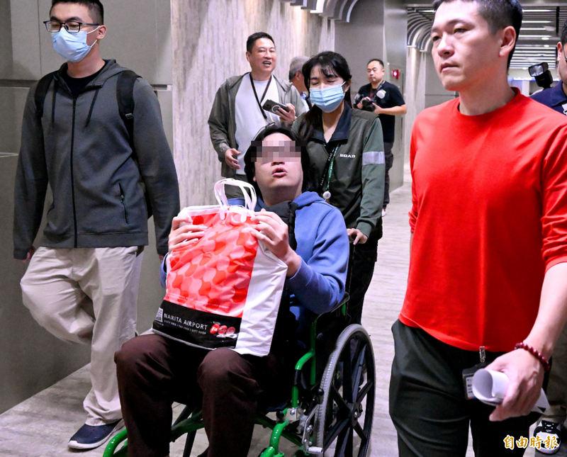 小草造謠捐錢換蕭美琴演說！日本打卡好好的 回台竟坐輪椅原因曝