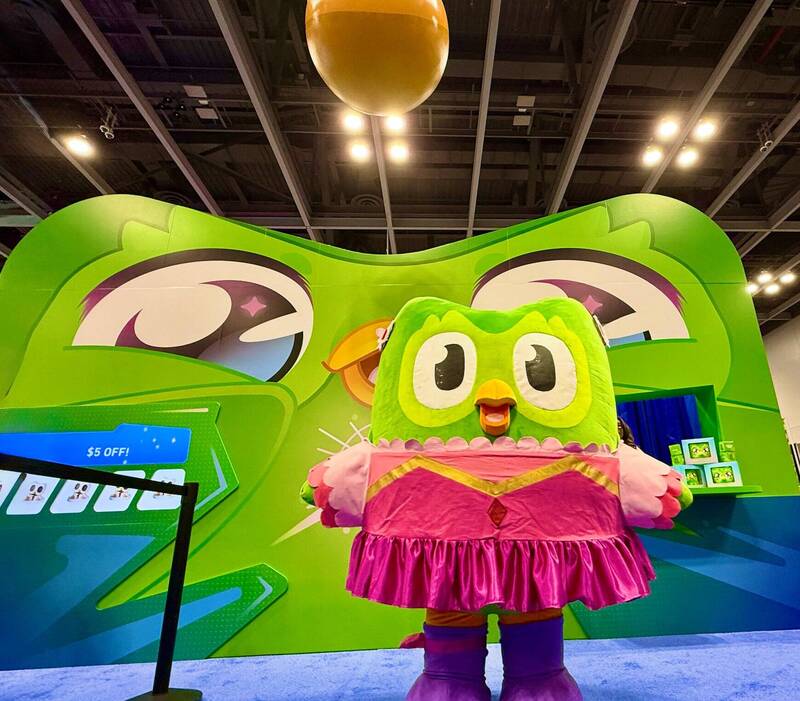 多元语言学习平台吉祥物「Duo」发文想要接班西瓜卡企鹅，网友连忙劝阻。（图撷取自@Duolingo_Japan社群平台「X」）