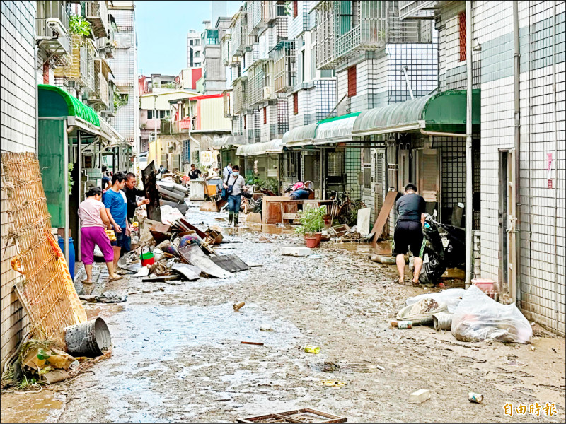 蘇澳淹水滿目瘡痍 國軍動員助災區復原