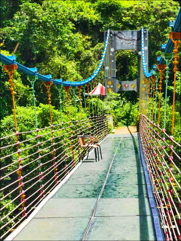 南投觀光吊橋退燒荒廢 變山林「千萬垃圾」