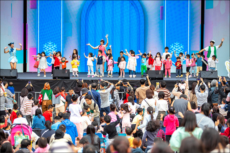 新北耶誕城 樂天女孩週末演出