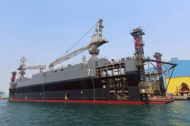 海軍7號浮塢最新影像曝 預計2026年交船