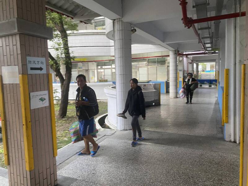 新堰塞湖形成！徐榛蔚執意上班課 安置校園災民6點起床清理教室