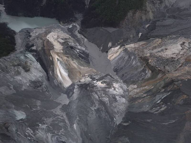 馬太鞍溪新生堰塞湖滿水量達百萬噸 估下午4點溢流警戒範圍擴大