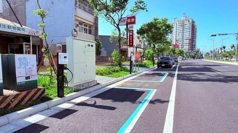 民怨充電樁太多、油車沒位停 苗縣府明年接手路邊停車全面盤整