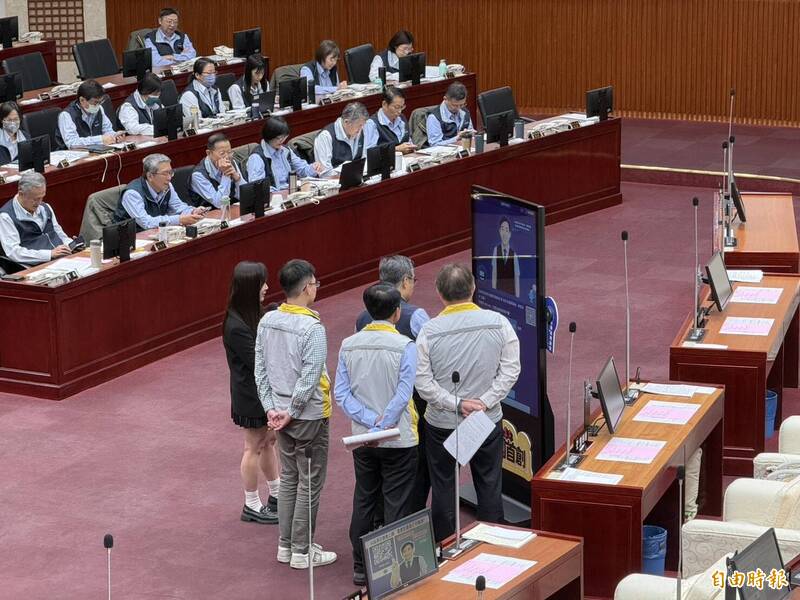 北市「AI公車站長」功能陽春 柳采葳批如打卡行銷