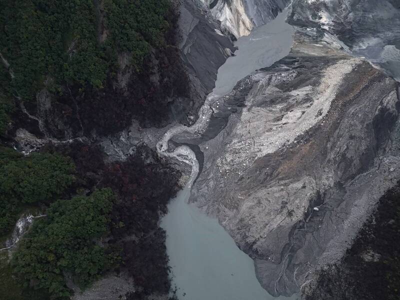 新堰塞湖待空拍評估 花蓮光復鄉、萬榮鄉明利、鳳林鎮長橋里明停班停課