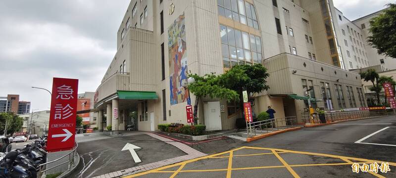 台中驚傳幼兒園娃娃車自撞分隔島  司機命危、幼童哭成一團