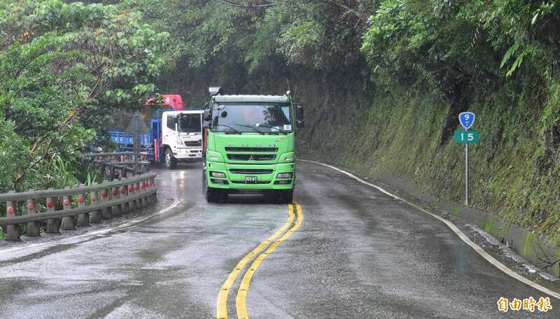 鳳凰颱風後水漫公路 光復、蘇澳仍災阻「後天才能搶通」