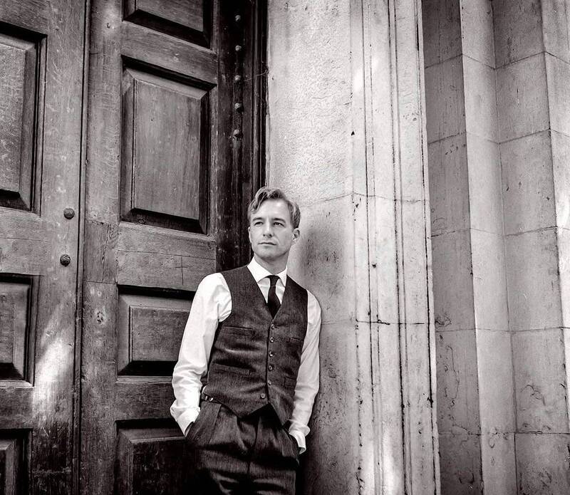 優雅帥照+正體中文！IPAC創辦人首篇脆文爆紅 預告「很快訪台」