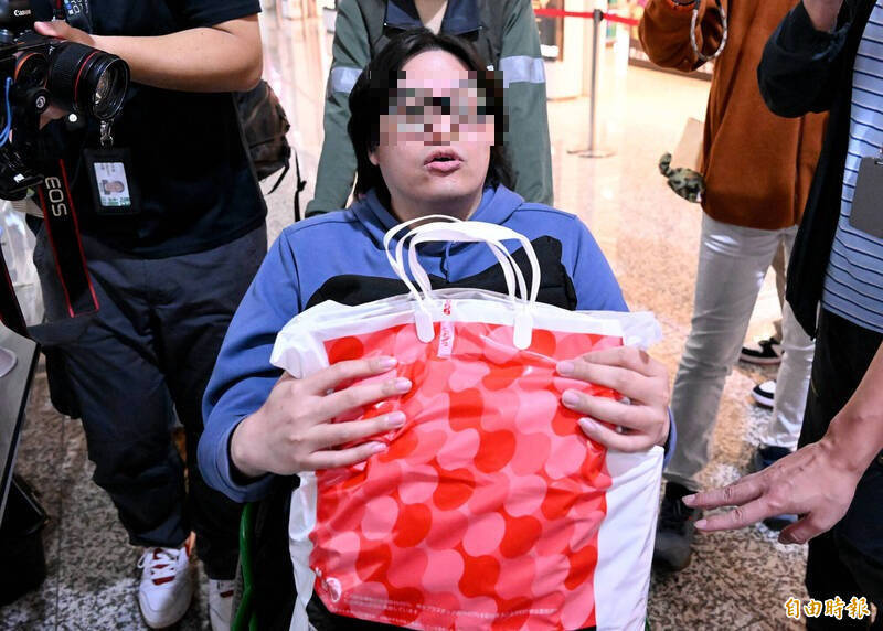 造謠捐80億歐元換蕭美琴演說! 他開直播說明「觀眾人數」超慘