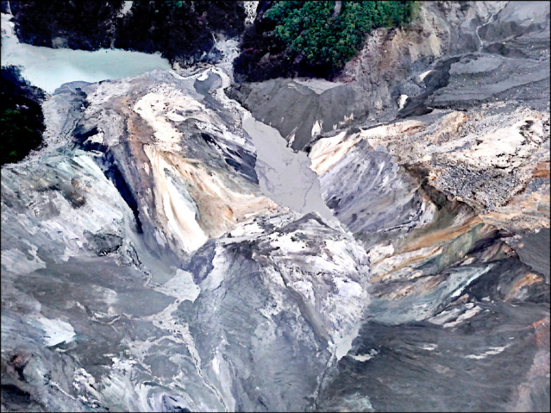 馬太鞍溪新生堰塞湖 提早溢流