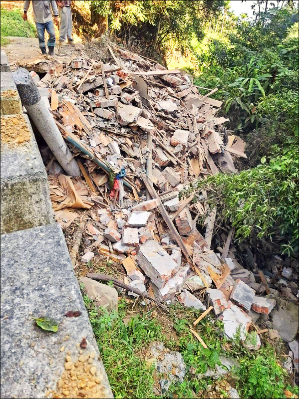 水里山區被偷倒 廢棄物超過15噸