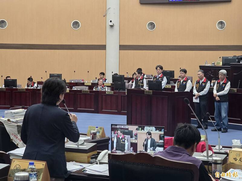 議員罵「光復鄉鳳凰颱風收容、停班課宣布一團亂！」徐榛蔚硬要扯中央