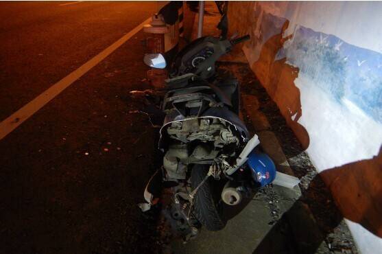 柯姓骑士被撞身亡，图为他的机车。（民众提供）