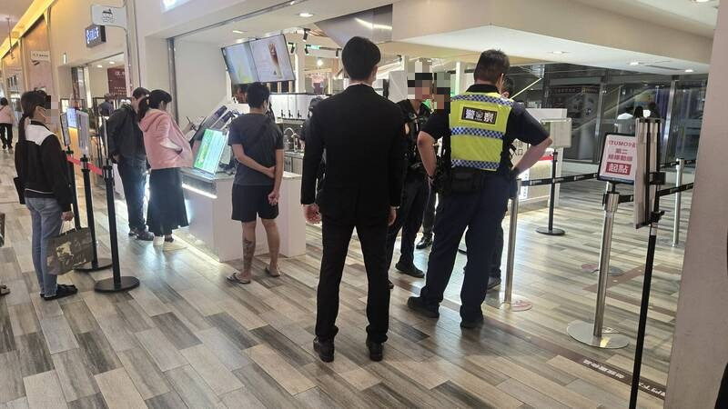 好想知道女友跟誰吃飯 男急叩110要調南紡漢堡王監視器