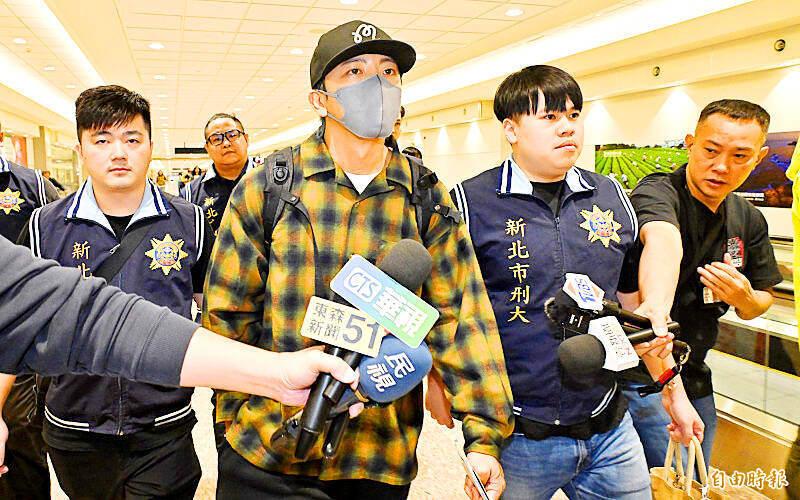 《TAIPEI TIMES》 Prison urged for stars evading service