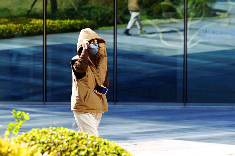 《TAIPEI TIMES》 Frigid fangs of winter beckon with cold temps