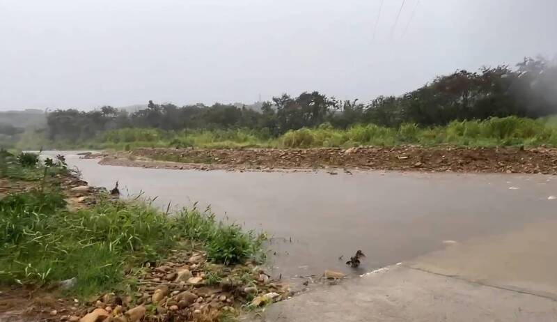 苗栗通霄南勢溪城南里段僅有土堤 民憂難擋強降雨