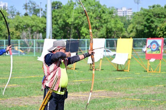 竹縣原住民族運動會 今續在縣體育場內「廝殺」