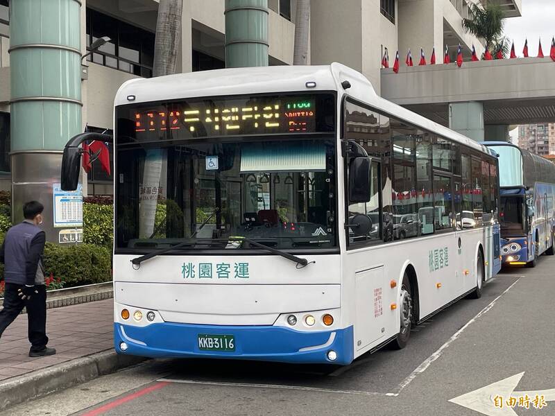 提升行車安全 桃園市要求公車全天候開啟頭燈、指差確認
