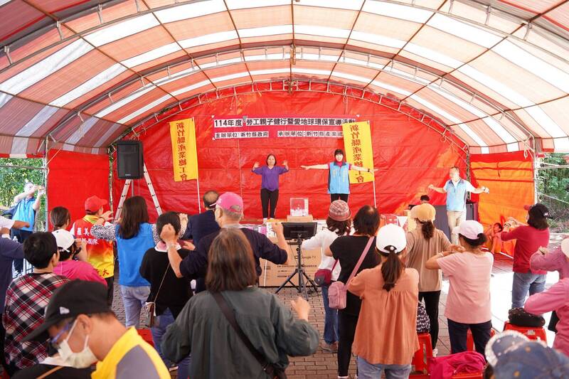 竹縣產業總工會今辦親子健行 副縣長陳見賢到場同樂