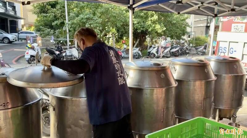 預測颱風假失準 烤雞業者南投發百隻烤雞