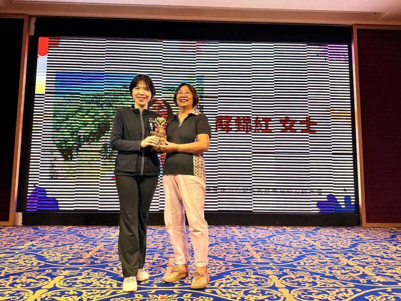 南台中家扶中心表揚寄養家庭 她讓遭性侵女孩「永遠有家的感覺」