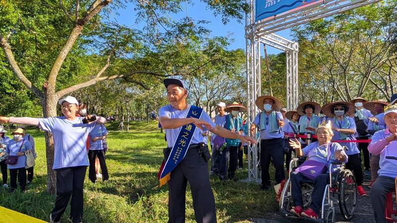 屏東爺奶Color Walk 從2歲娃到97歲嬤、橫跨95歲五代同框