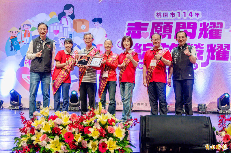 表揚績優志工 張善政:讓桃園成為更溫暖、友善的城市