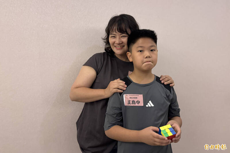 MELAS少年從魔術方塊找回光亮 罕病預算明年突破200億