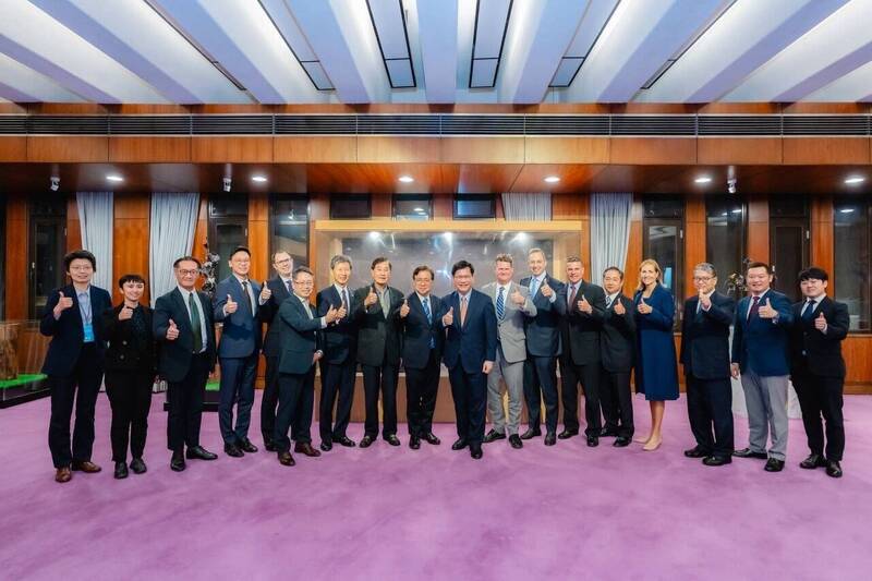 台美日三方智庫合辦兵推 林佳龍宴請訪團成員