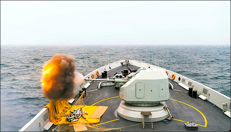 中國宣布17日至19日在黃海中部進行實彈射擊演習，禁止船隻進入，針對日本意味強烈。圖為中國海軍實彈演習照。（取自網路）
