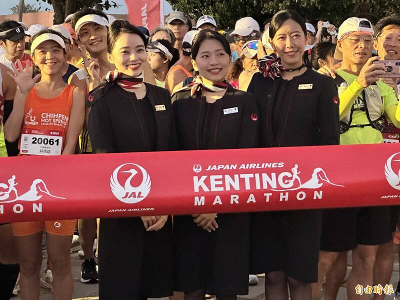 空姐加持「墾丁馬」跑者齊聚 外籍選手驚嘆壯麗山海賽道