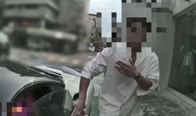 「台大男神」孫炫東夜店通宵狂歡 駕法拉利載妹逆向倒車這下慘了