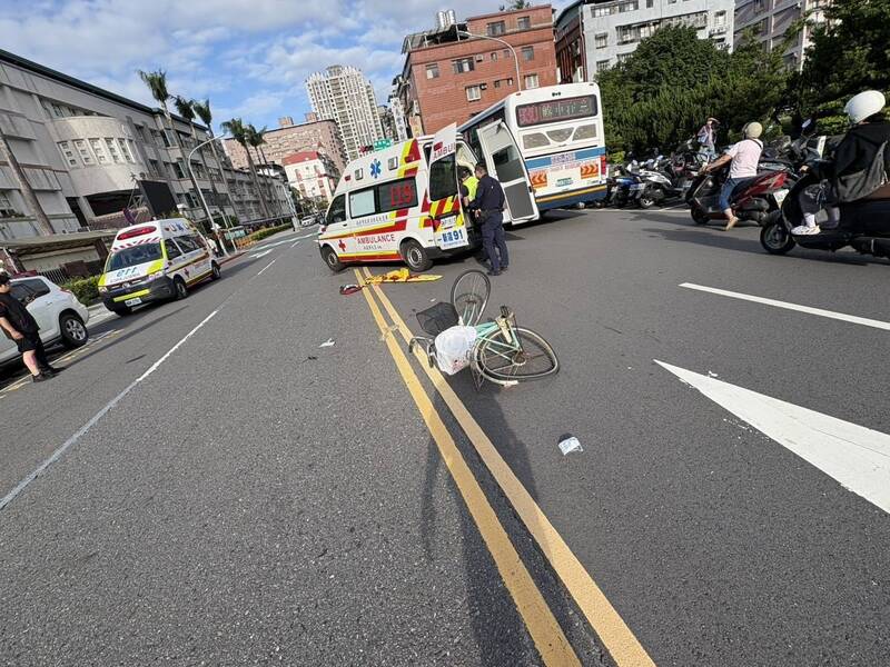 双方发生碰撞后，徐男自行就医，病况急转直下宣告不治，而刘翁昏迷急救后同日晚间8时许不治。（记者陆运锋翻摄）