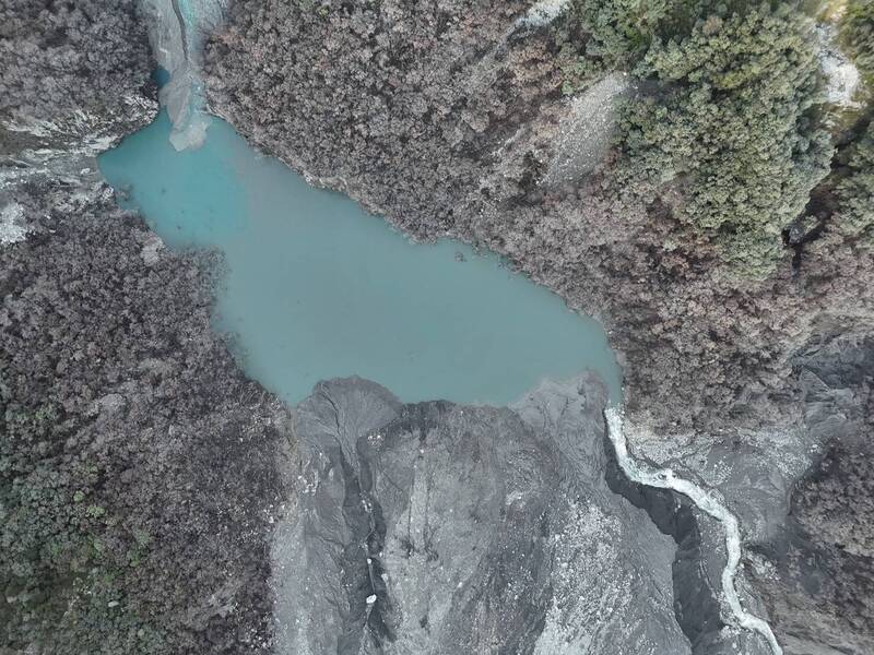 馬太鞍溪舊湖左岸堆近億立方公尺土石 恐形成新堰塞湖