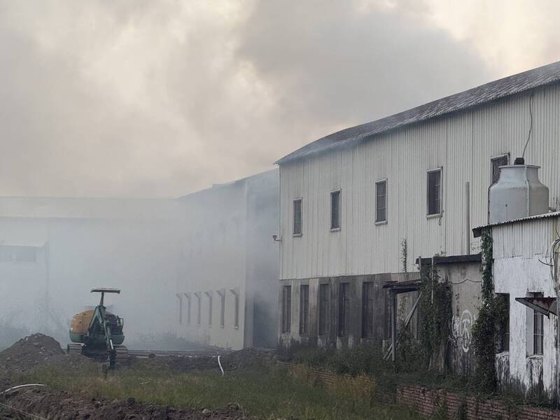 嘉縣太保市舊工廠廠房火警 無人傷亡
