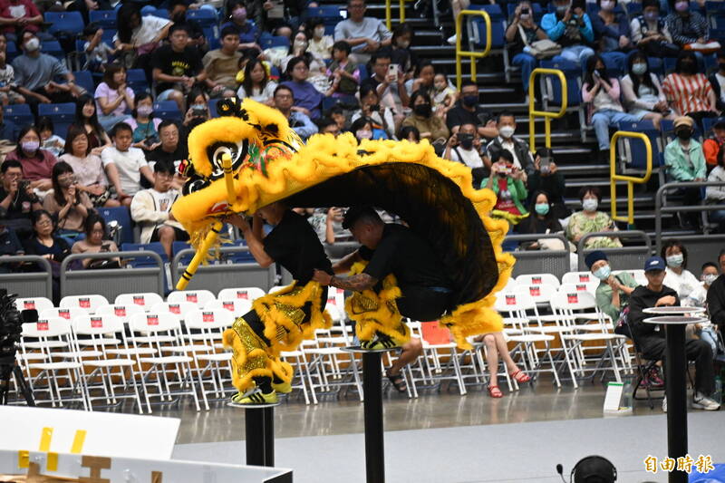 高雄戲獅甲獅王爭奪賽 《馬來西亞布特拉再也光藝醒獅團》封王