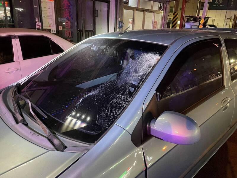 彰化市行人過馬路被汽車撞擊噴飛 多處受傷、意識不清送醫