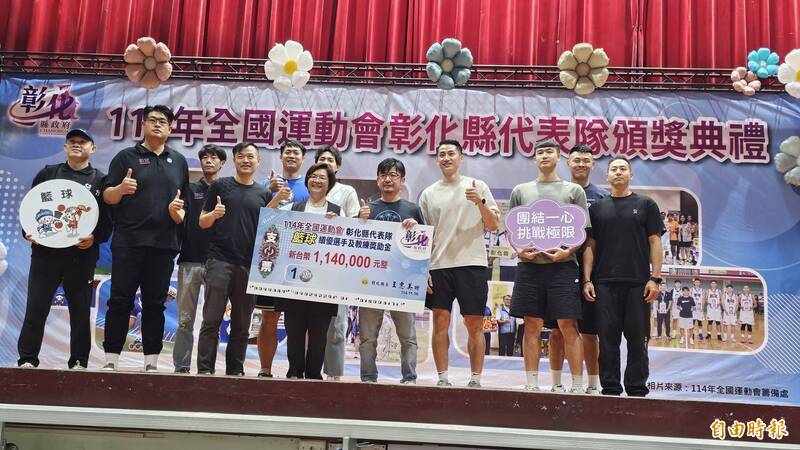 零互動?謝衣鳯、謝典霖到場為選手加油 姊弟來去匆匆