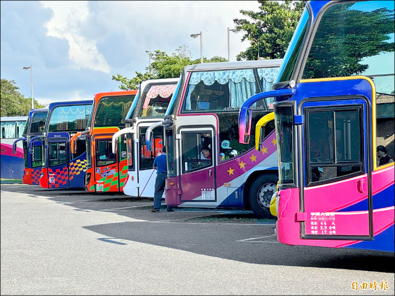 交部預告修法/遊覽車轉型交通車 免收公路通行費