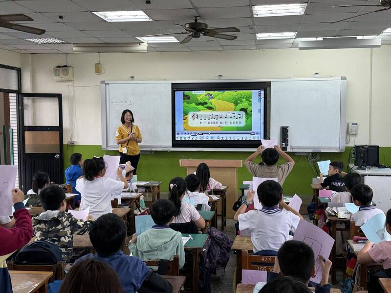 打造校校有雙語課 竹縣啟動國小雙語學分班